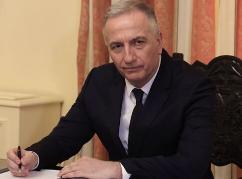 Ορκίστηκε νέος υφυπουργός Ανάπτυξης ο Σταύρος Καλαφάτης