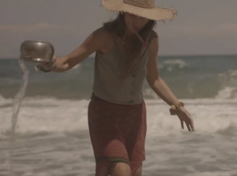 «People, Gods and other Creatures»: Η Svetlana Strelnikova καταγράφει με την κάμερά της τη Γαύδο, τον τελευταίο παράδεισο της Ευρώπης