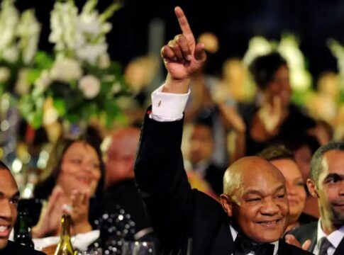 Πέθανε ο Τζορτζ Φόρμαν, ο θρύλος της επαγγελματικής πυγμαχίας με την «υπεράνθρωπη δύναμη»