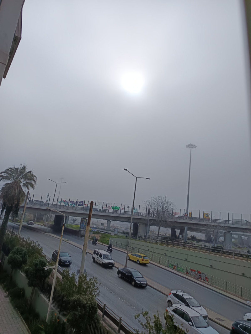 Πυκνή ομίχλη έχει «καλύψει» τα νότια προάστια της Αττικής