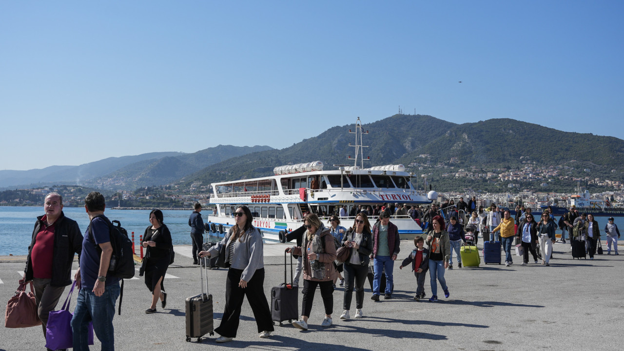 Reuters μετά την παράταση βίζα express για τους Τούρκους: Έχουν εκδοθεί 100.000 θεωρήσεις 