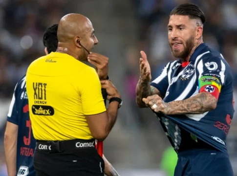 Σέρχιο Ράμος: Πήρε την πρώτη του κόκκινη στο Μεξικό για κλωτσιά στα οπίσθια αντιπάλου