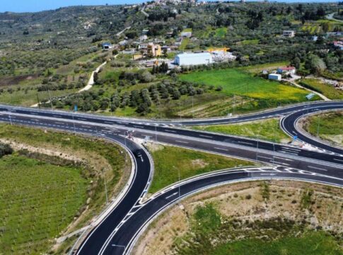 Στην κυκλοφορία η νέα παράκαμψη Αρκαλοχωρίου και ο Ανισόπεδος Κόμβος