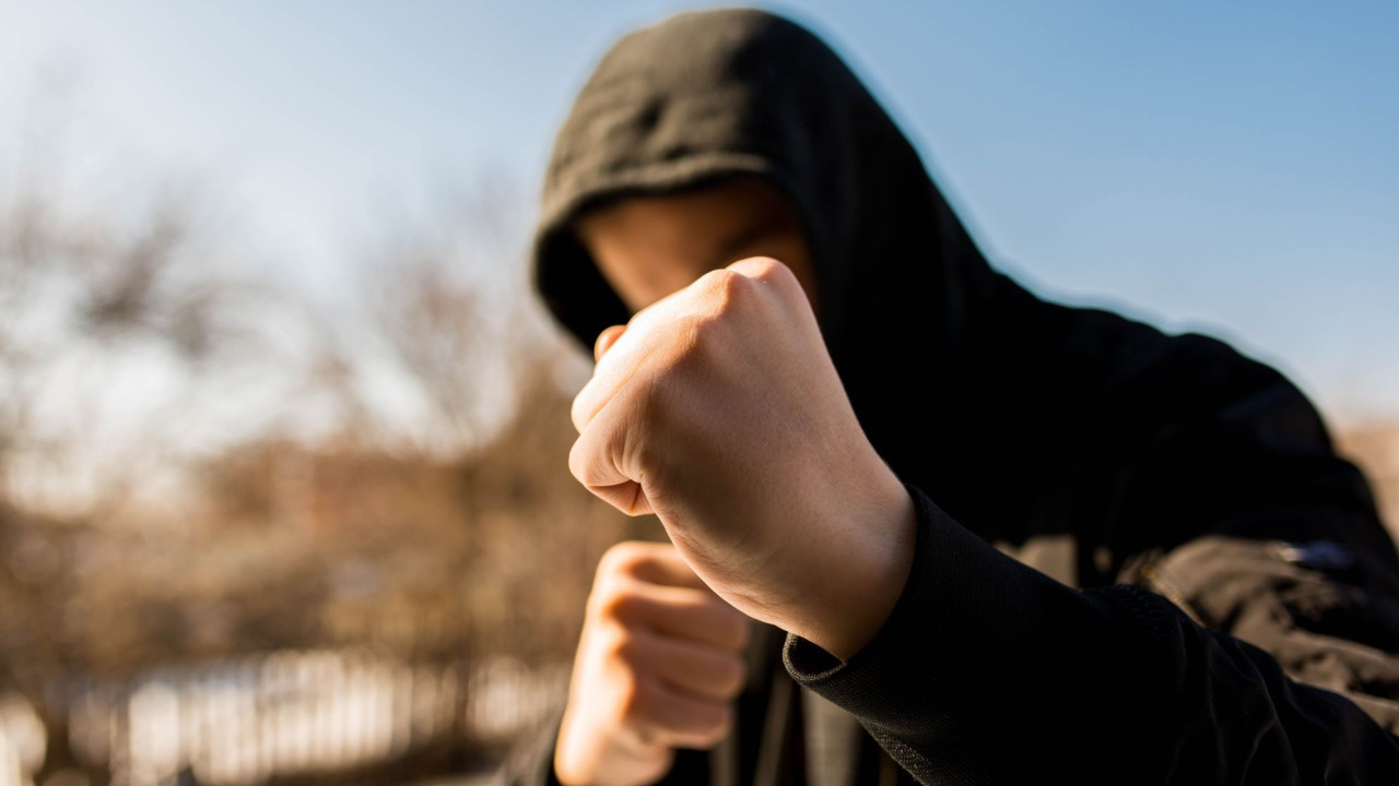 Στον ανακριτή ο 26χρονος που χτύπησε τον παππού του – Τον παρακίνησε ο πατέρας του 