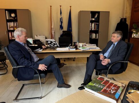 Συνάντηση του Δημάρχου Ηρακλείου Αλέξη Καλοκαιρινού με τον Πρέσβη Βοσνίας-Ερζεγοβίνης στην Ελλάδα Dragan Vukovic
