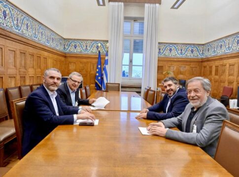 Συνάντηση του Μανόλη Χνάρη με εκπροσώπους του Συνδέσμου Ελληνικών Βιομηχανιών Τυποποίησης Ελαιολάδου (Σ.Ε.ΒΙ.Τ.ΕΛ)