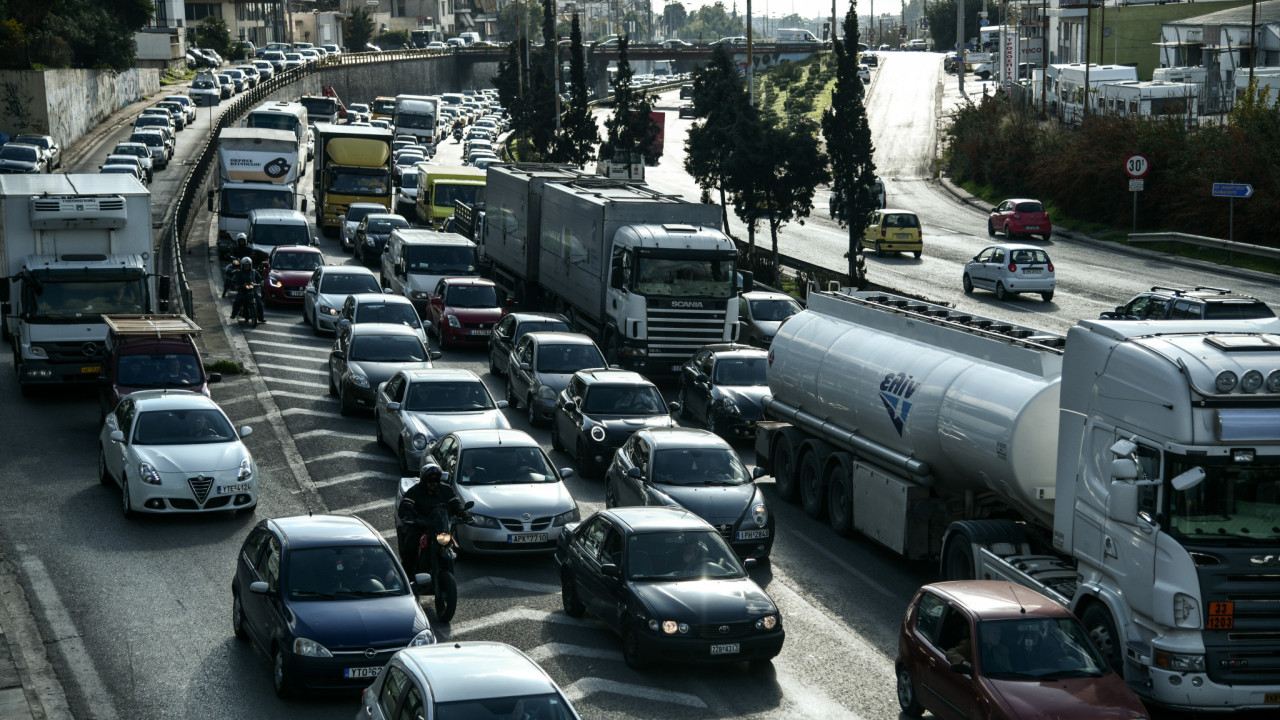 Τροχαίο στον Κηφισό με 8 οχήματα -  Τραυματίστηκαν 7 άτομα 