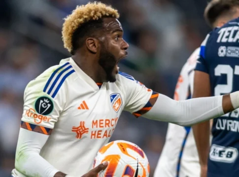 Ααρόν Μπουπεντζά: Ο ποδοσφαιριστής που «συνδέθηκε» με ΑΕΚ και ΠΑΟΚ σκοτώθηκε πέφτοντας από τον 11ο όροφο στην Κίνα