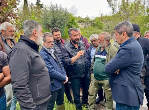 Αυτοψία του Λευτέρη Αυγενάκη στις χαλαζόπληκτες περιοχές της Μεσαράς