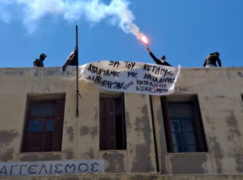 Ανακατάληψη του Ευαγγελισμού μετά την αποχώρηση των αστυνομικών