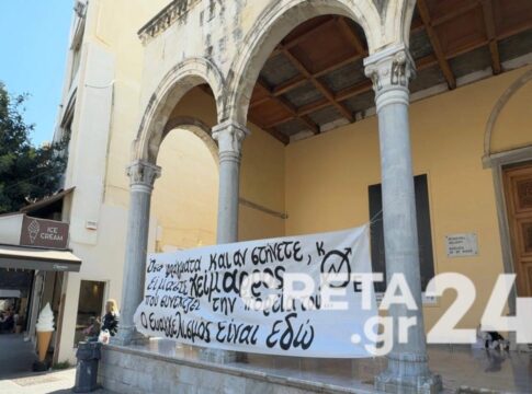 Ανησυχία για την έκθεση του Χρήστου Μποκόρου στη Βασιλική του Αγίου Μάρκου | Μίλησε ο καλλιτέχνης με τους καταληψίες