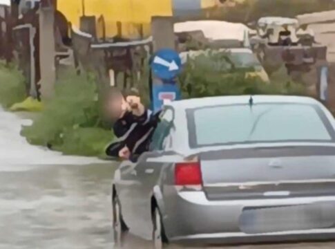 Χανιά | Εγκλωβίστηκε οδηγός μέσα στο όχημα του σε δρόμο «ποτάμι» (βίντεο)