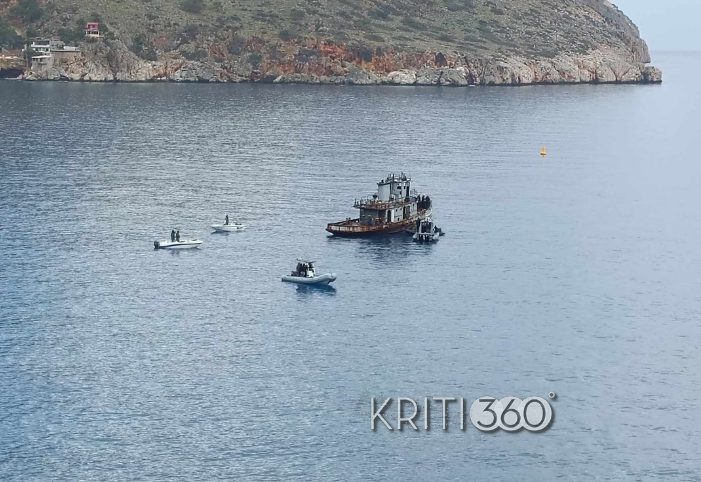 Χανιά: Βατραχάνθρωποι βύθισαν με έκρηξη παροπλισμένο ρυμουλκό