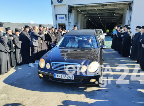 Έφτασε στα Χανιά το σκήνωμα του Μητροπολίτη Δαμασκηνού