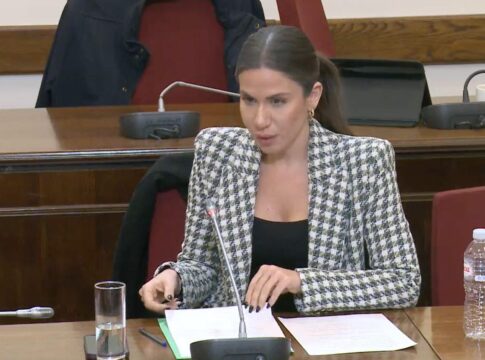 Ελένη Βατσινά στην Επιτροπή Νησιωτικότητας | «Ανάπτυξη στα νησιά σημαίνει χρηματοδοτήσεις, λιμενικά έργα, μεταφορικό ισοδύναμο, ενίσχυση των Λιμενικών Αρχών»