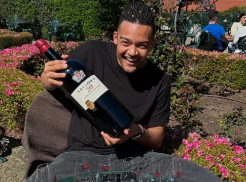 Εμμανουήλ Καραλής: Ξεκουράζεται με κρασιά στην Πορτογαλία μετά το ασημένιο στο Παγκόσμιο Στίβου