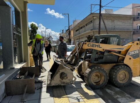 Ενισχύεται η οδική ασφάλεια σε δρόμους και σχολεία του Ηρακλείου με νέα πεζοδρόμια και 25 υπερυψωμένες διαβάσεις