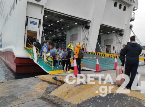 Φεύγουν από Κρήτη οι εκδρομείς του Πάσχα – Ουρές αυτοκινήτων στα λιμάνια