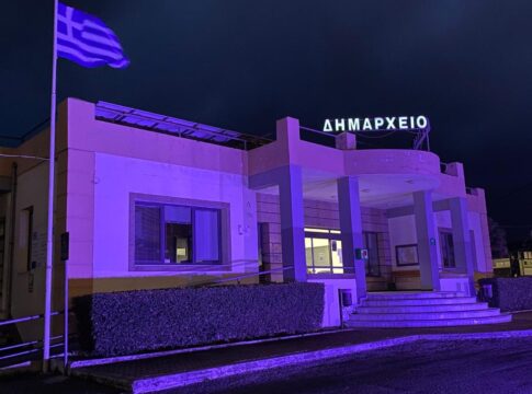 Φωταγώγηση του Δημαρχείου Πλατανιά στο Γεράνι για την Παγκόσμια Ημέρα Ευχής