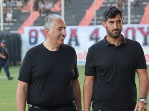 Η ασπρόμαυρη τούρτα του Δημήτρη Μπούση και το μήνυμα του: «Μόνο ΟΦΗ»