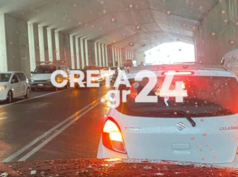 Ηράκλειο: Ακινητοποιημένα αυτοκίνητα σε τούνελ λόγω σφοδρής χαλαζόπτωσης – Βίντεο και εικόνες