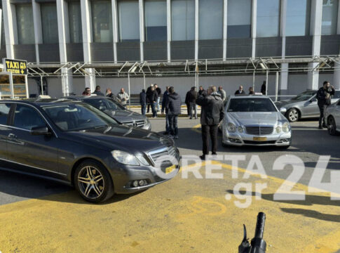 «Ήταν απόπειρα δολοφονίας» – Προειδοποιούν με αποκλεισμούς σε αεροδρόμια και λιμάνια οι οδηγοί ταξί και μιλούν για υποκλοπή μεταφορικού έργου