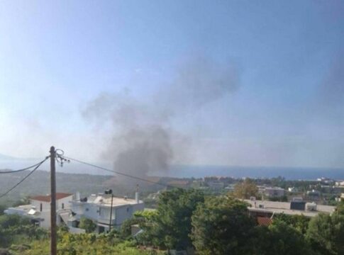 Κρήτη: Φωτιά σε εγκαταλελειμμένο κολυμβητήριο (εικόνες – βίντεο)