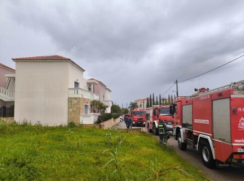 Κρήτη | Φωτιά σε σκεπή ξενοδοχείου από κεραυνό (εικόνες)