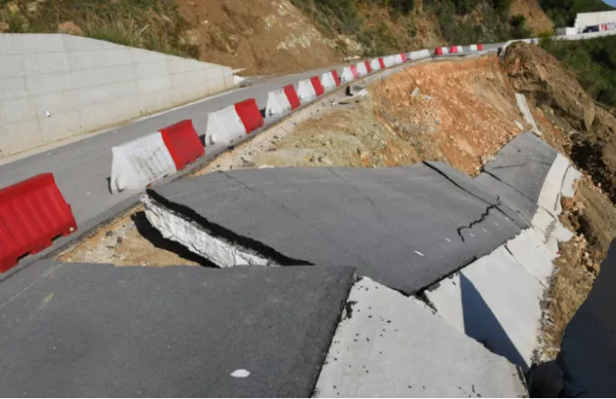 Κατάρρευση δρόμου