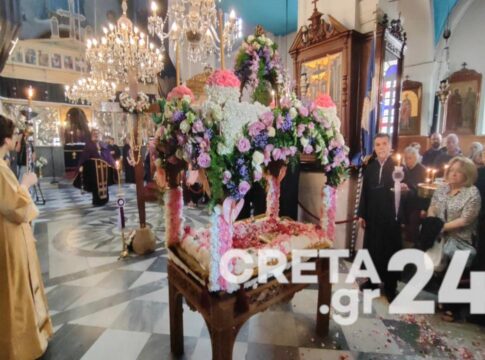 Με κατάνυξη η Αποκαθήλωση – Πλήθος πιστών στις εκκλησίες (εικόνες)