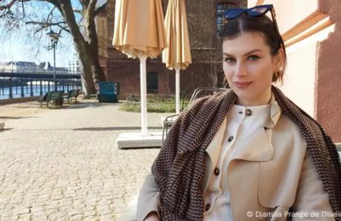 Γυναίκα μιλά για έμφυλη βία