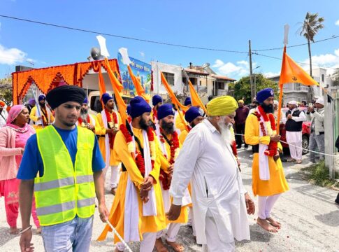 Οι Σιχ της Κρήτης γιόρτασαν τη θρησκευτική τους πρωτοχρονιά και γέμισαν με χρώματα το Ρέθυμνο