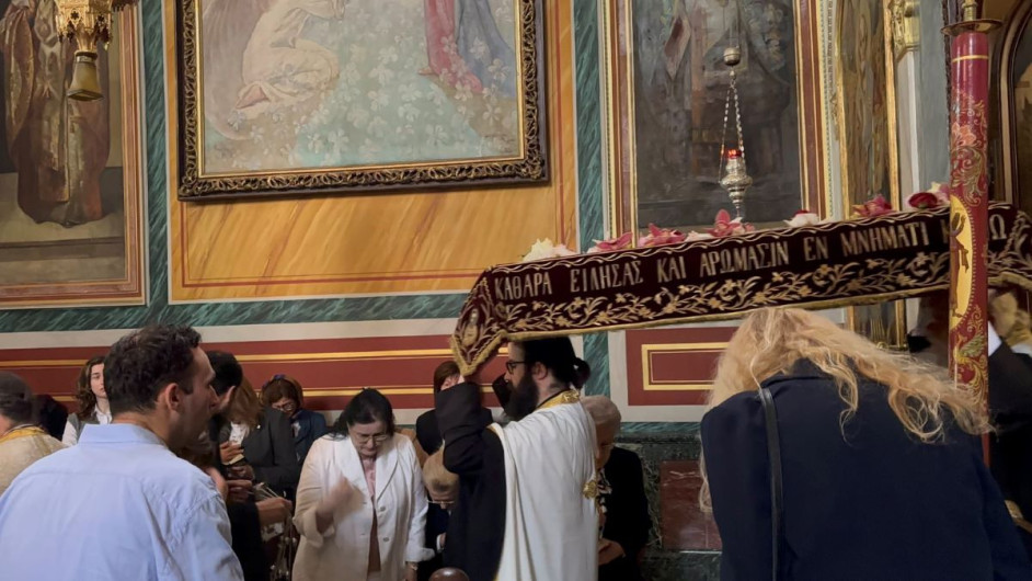 Πάτρα: Σε κλίμα κατάνυξης η Αποκαθήλωση στον Ιερό Ναό Ευαγγελιστρίας