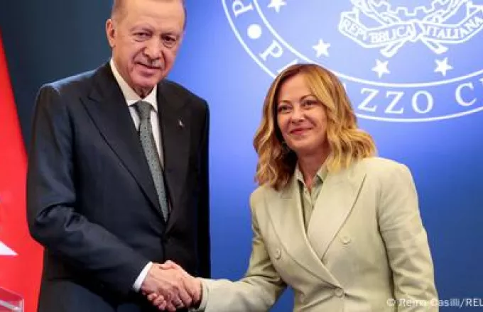 Ηγέτες Ιταλίας και Τουρκίας χειραψία