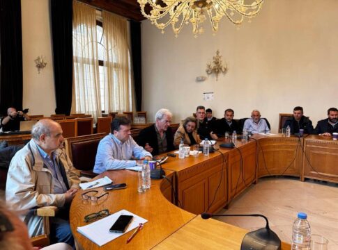 Σε συναγερμό οι αρχές για τις Βούτες – Σε εξέλιξη έκτακτη σύσκεψη στη Λότζια, μεγαλώνουν οι ρηγματώσεις