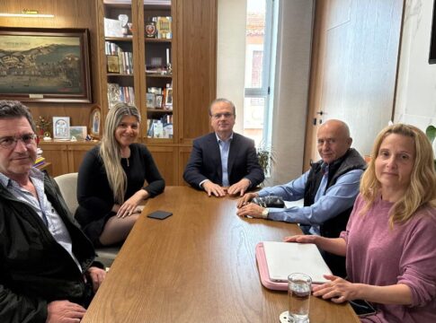 Στελέχη του πολιτικού γραφείου του Κωνσταντίνου Κεφαλογιάννη συναντήθηκαν με τον Πρόεδρο της Π.Ε.Δ. Κρήτης για τα όρια των οικισμών κάτω των 2.000 κατοίκων