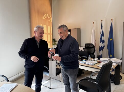 Στο Ηράκλειο για τον ημιτελικό του Κυπέλλου ο Δήμαρχος Τρίπολης – Συναντήθηκε με τον δήμαρχο Ηρακλείου