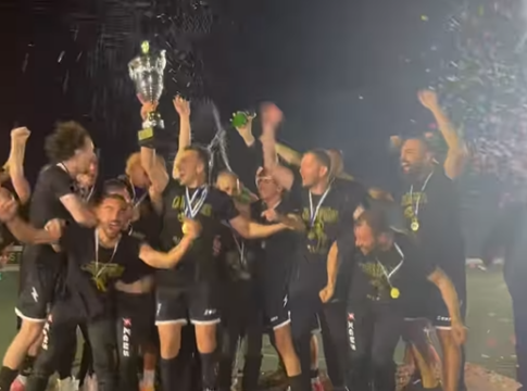 Στο… θρόνο του πρωταθλητή ο Άγιος Ιωάννης – Πυροτεχνήματα και καπνογόνα έκαναν τη νύχτα… μέρα!