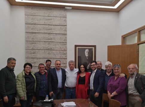 Συνάντηση της αναπληρώτριας εκπροσώπου τύπου και αντιπροσωπείας του Κινήματος Δημοκρατίας με τον Περιφερειάρχη Κρήτης