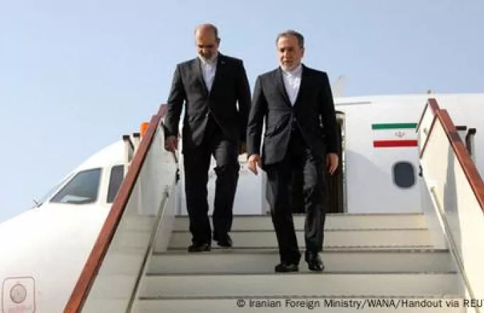 Ιρανοί διπλωμάτες αποβιβάζονται αεροπορικώς