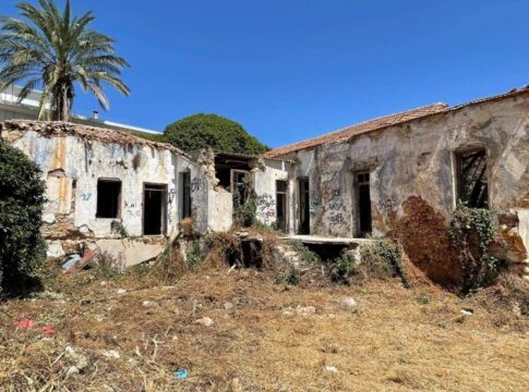 Ξεκινά η μελέτη αποκατάστασης & επανάχρησης της Βίλας Πωλογιώργη- Υπέγραψε τη σύμβαση ο Δήμαρχος Χανίων, Π. Σημανδηράκης