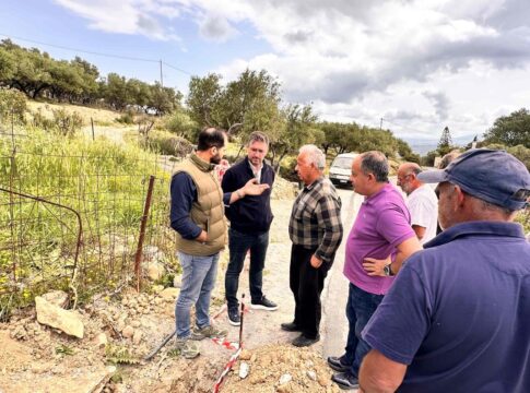 Αυτοψία του Δημάρχου Μαλεβιζίου στο έργο αντικατάστασης τμήματος του δικτύου ύδρευσης από τον Κρουσώνα προς την Αγία Ειρήνη