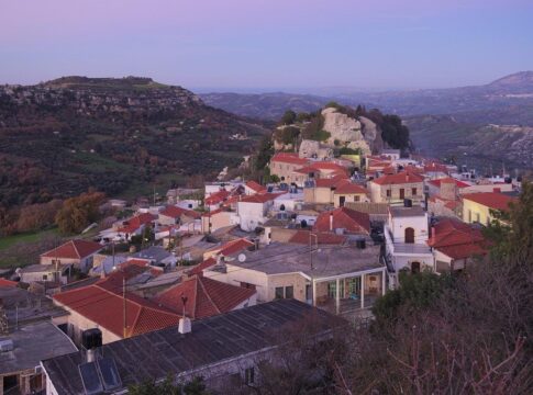 Άγιος Θωμάς: Τιμούν τους δύο ήρωες που έδωσαν τη ζωή τους για την υπεράσπιση και ανεξαρτησία της Ελλάδας