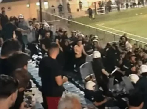 Άγρια επεισόδια σε ερασιτεχνικό αγώνα ποδοσφαίρου – Μάχες σώμα με σώμα των αστυνομικών με φιλάθλους