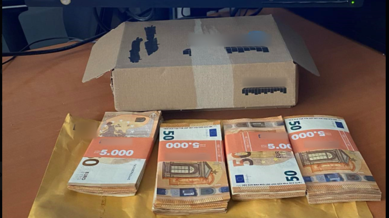 Αττική: Ηλικιωμένος πέταξε 20.000 ευρώ σε κάδο ανακύκλωσης