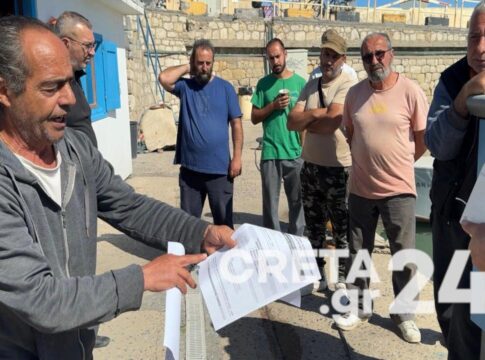 «Φουρτούνες» στο λιμάνι του Ηρακλείου από τα υπέρογκα τέλη – «Θα παραδώσουμε τις άδειές μας», λένε οι αλιείς