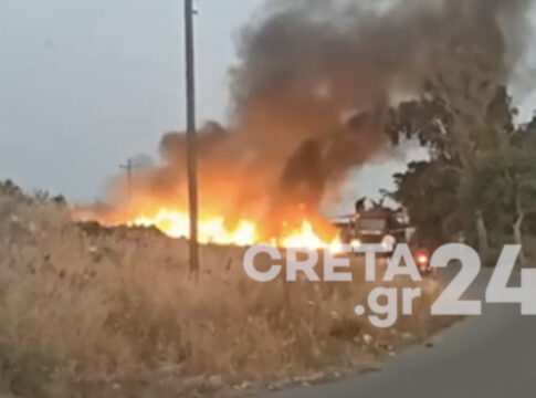 Hράκλειο: Φωτιά δίπλα στον καταυλισμό των Ρομά (βίντεο)