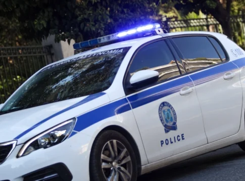 Ηράκλειο: Γυναίκα υπό την επήρεια αλκοόλ προκάλεσε φθορές – Επιτέθηκε σε αστυνομικούς