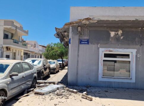Ηράκλειο: Κατέρρευσε τμήμα ταράτσας – Εικόνες