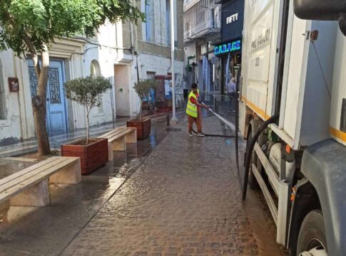 Ηράκλειο: «Μάχη» για τον καθαρισμό της πόλης από την σκόνη